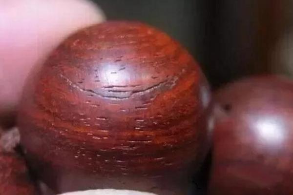 怎么分辨真假的小叶紫檀(鉴别方法) 小叶紫檀可以沾水吗