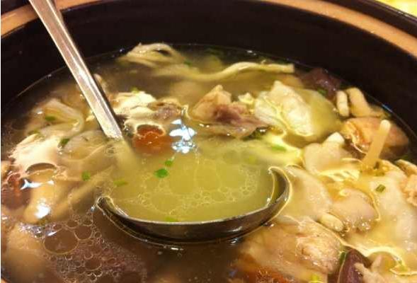 公鸡可以煲汤吗 公鸡炖汤用什么炖最好