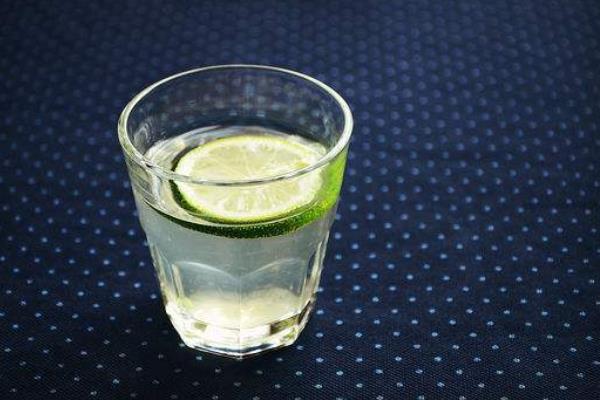 青柠檬可以泡蜂蜜吗 青柠蜂蜜水有什么好处