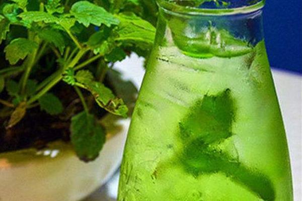 青柠檬可以泡蜂蜜吗 青柠蜂蜜水有什么好处