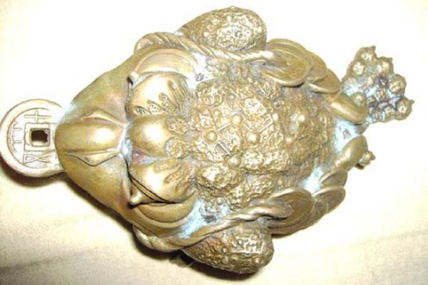 三脚蟾蜍的寓意 三脚蟾蜍和貔貅哪个好