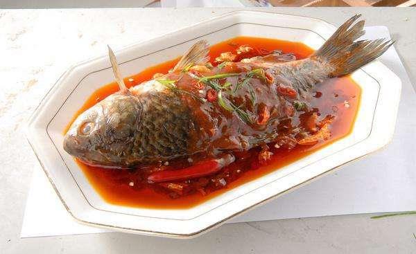 军鱼和草鱼的区别是什么 军鱼市场价格多少钱一斤