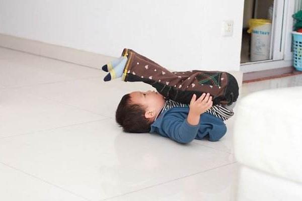 鲤鱼打挺怎么练最快 鲤鱼打挺技巧诀窍