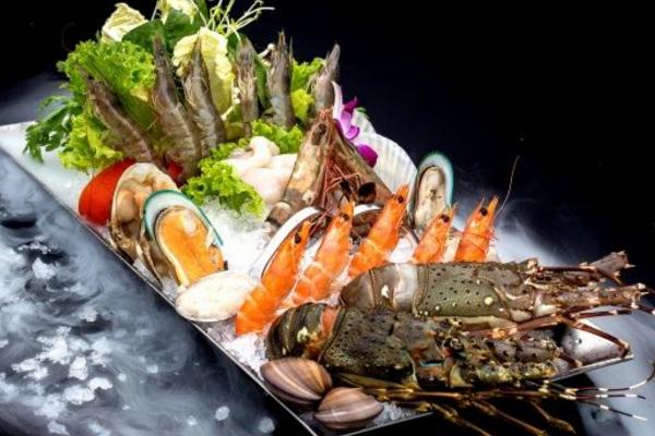 青龙虾和红龙虾的区别是什么 青龙虾好还是红龙虾好(哪个贵)