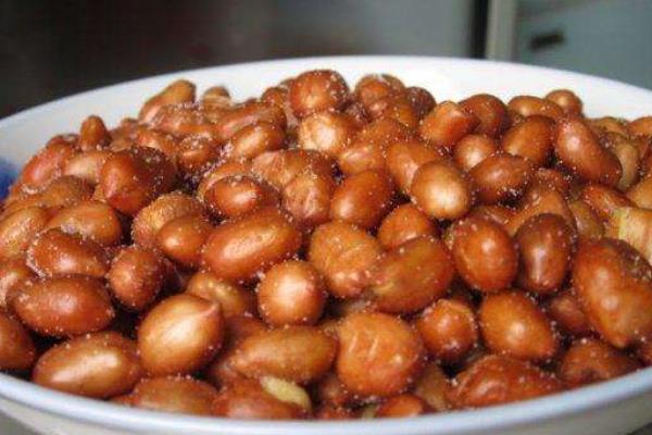 油炸花生米怎么做好吃又简单 吃油炸花生米的好处-