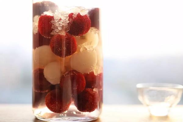 荔枝能泡白酒吗 荔枝泡酒功效与作用