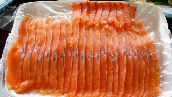 虹鳟鱼市场价格多少钱一斤 虹鳟鱼可以生吃吗