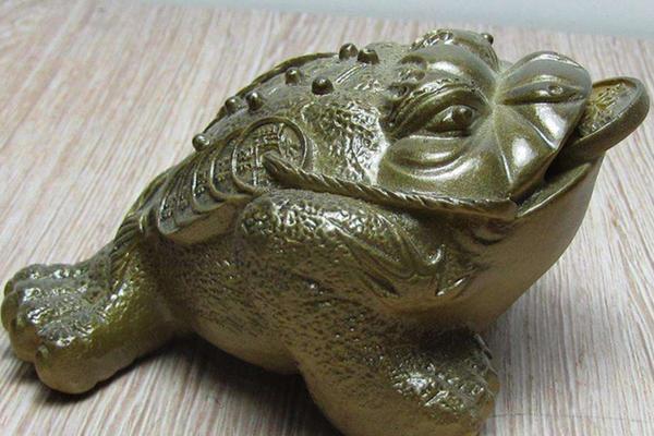 金蟾蜍怎么摆放(风水角度) 金蟾蜍有什么寓意