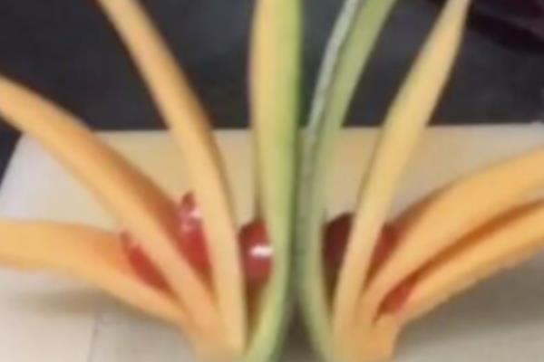 哈密瓜怎么摆盘好看(图解) 哈密瓜简单好看的摆盘方法