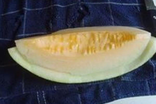 哈密瓜怎么摆盘好看(图解) 哈密瓜简单好看的摆盘方法