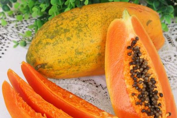 怎么判断木瓜熟没熟 木瓜熟了是什么颜色的