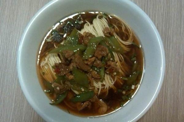 青椒肉丝面怎么做好吃又简单 青椒肉丝面家常做法大全