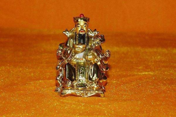 文财神爷摆放位置 文财神朝东还是西