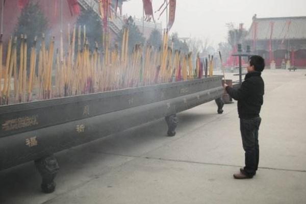 给财神爷上香上几根 给财神爷上香说什么话