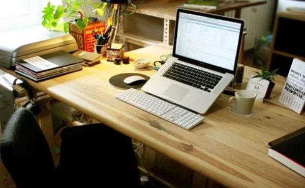 女性办公桌上摆放风水2人办公室风水座位图