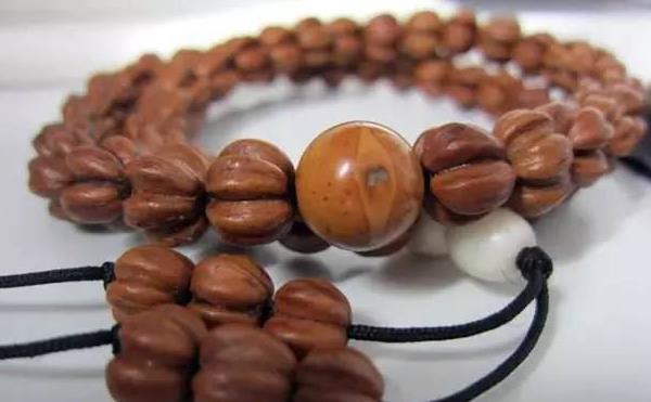 山楂核的功效与作用及禁忌 山楂核手串制作方法