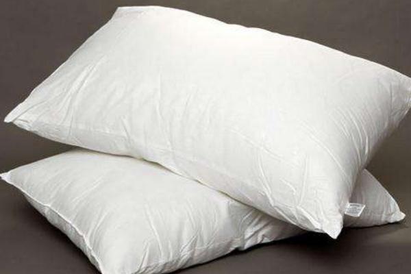 梦见枕头是什么意思 女人梦到别人送枕头给自己有什么预兆