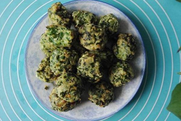 韭菜丸子怎么炸才翠绿 保持韭菜馅翠绿的方法