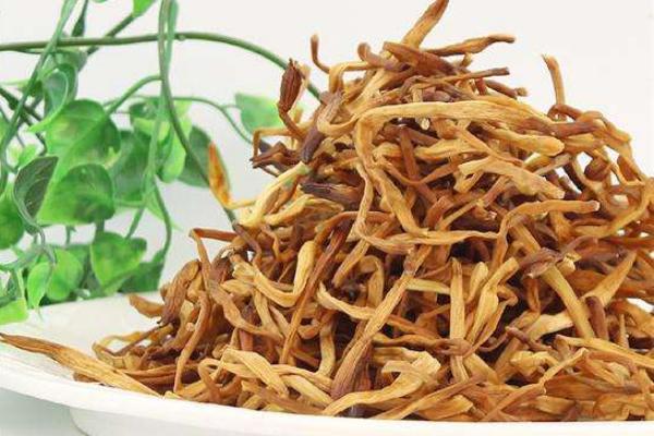 新鲜黄花菜怎么晒干 干黄花菜孕妇可以吃吗