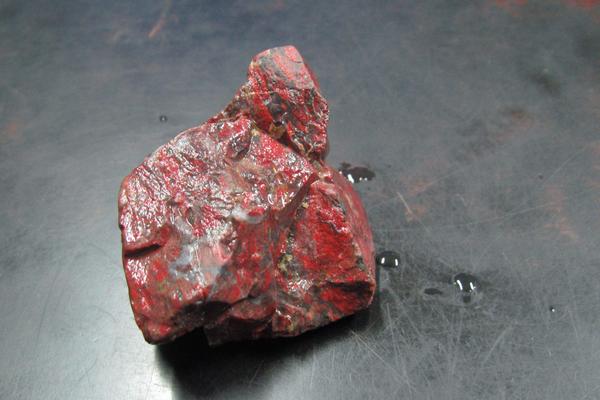 鸡血石用水怎么鉴定 鸡血石的鉴别方法(肉眼)