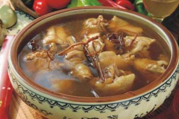 艾草根煮水有什么功效 艾草根煲鸡功效和作用