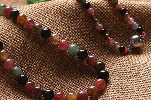 女生佩戴碧玺的禁忌 碧玺什么颜色最旺夫