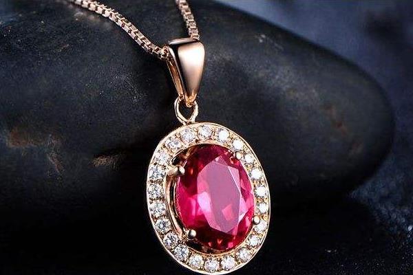 女生佩戴碧玺的禁忌 碧玺什么颜色最旺夫