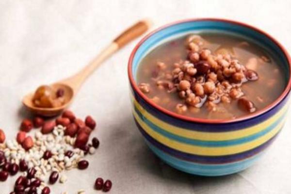 红豆薏米粥晚上能喝吗 红豆薏米粥可以过夜吗