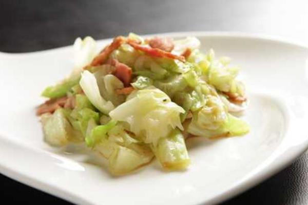 卷心菜怎么做好吃又简单 凉拌卷心菜的做法