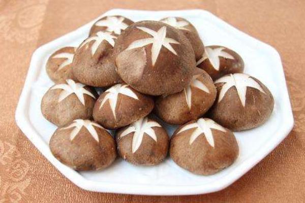 香菇保质期有多久 香菇有点苦可以吃吗