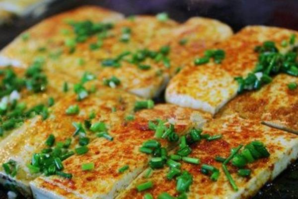 铁板豆腐小吃生意好做吗 铁板豆腐一天能赚多少钱(利润大不大)