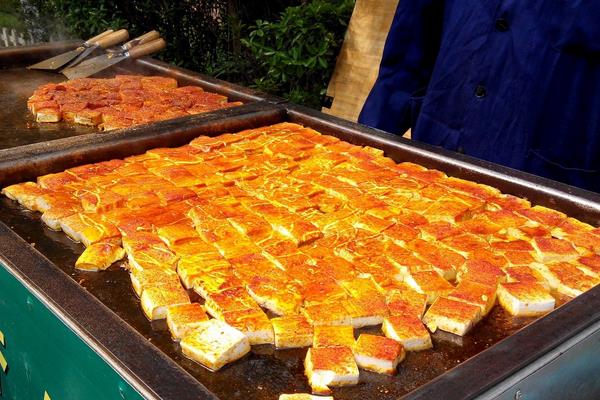 铁板豆腐小吃生意好做吗 铁板豆腐一天能赚多少钱(利润大不大)