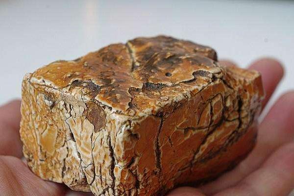 玛瑙属于玉石吗 玛瑙和玉石有什么区别