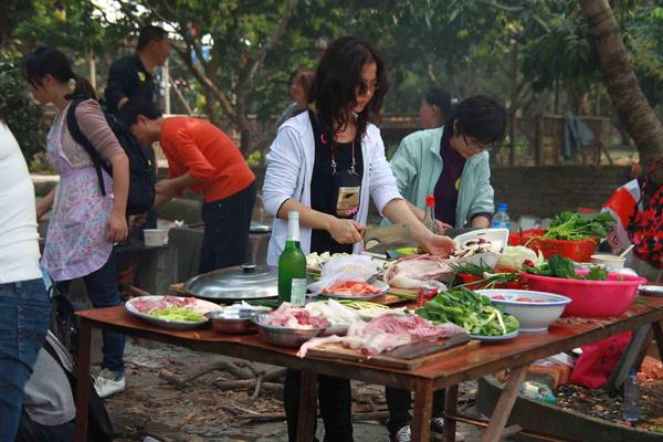 农家乐怎么经营生意好?垂钓烧烤和果树采摘都要搞起来