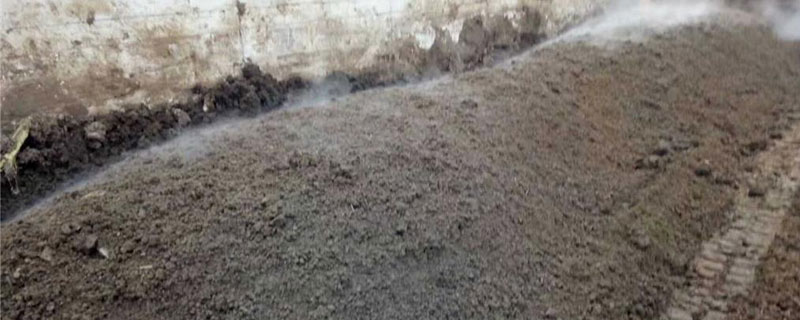 羊粪有机肥发酵方法，加发酵剂和辅料堆放15天