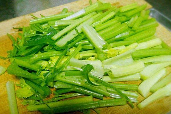 大闸蟹吃了不能吃什么水果,相克的蔬菜有哪些