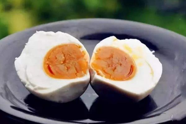 咸鸡蛋臭了还能吃吗?咸鸡蛋保质期多久