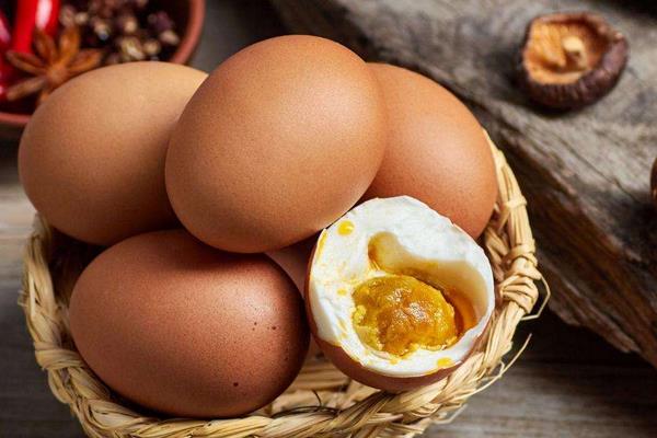 咸鸡蛋臭了还能吃吗?咸鸡蛋保质期多久