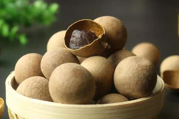 桂圆皮上有白点还能吃吗?桂圆上的白霜是什么?