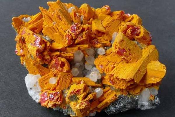 雄黄多少一斤(附功效与作用)