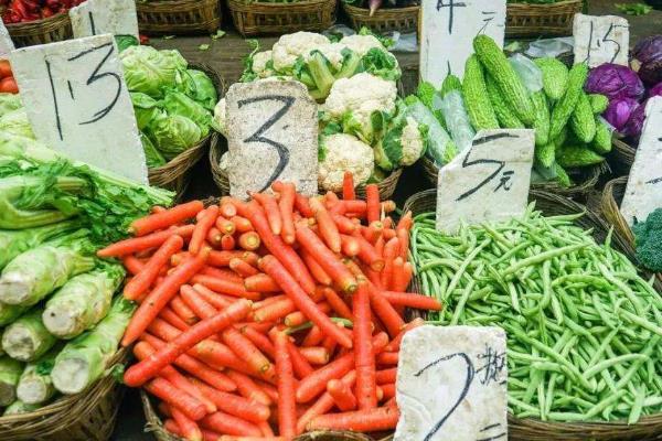 卖菜挣钱吗?卖菜的利润大概在多少?卖菜一天2千元能挣多少?