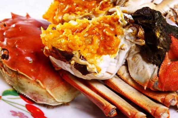 大闸蟹蟹黄黑色能吃吗?是怎么回事?