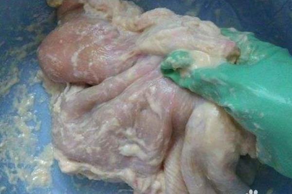 洗猪肚子最简单的方法(洗干净的妙招)