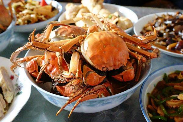 螃蟹死了半天(蒸熟)还能吃吗?