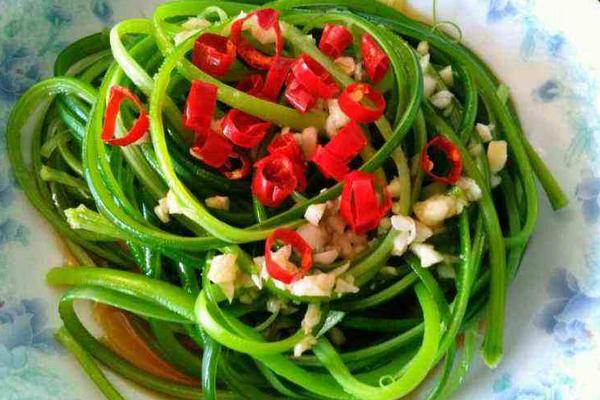 蒜苔苗能吃吗?蒜苔头上的花苞能吃吗?