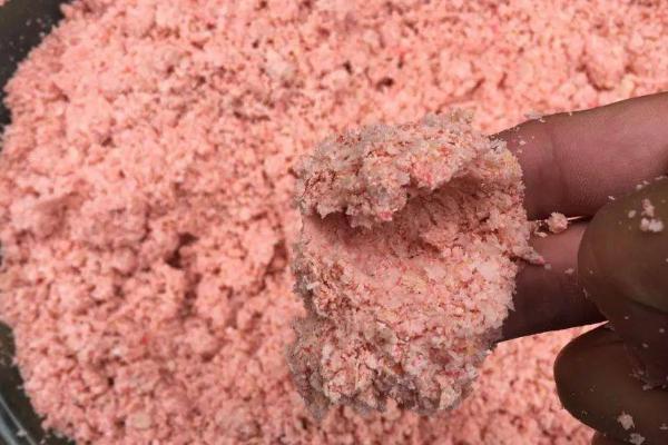 春季钓草鱼用什么饵,甜味饵料是适宜选择